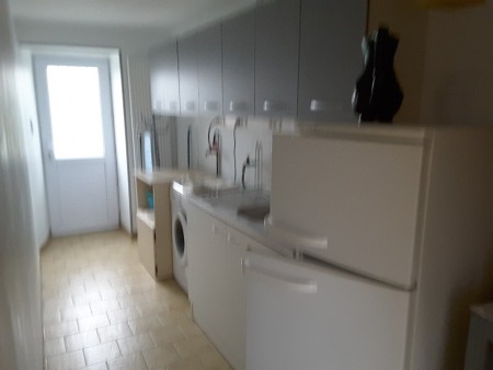 couloir avec machine à laver 